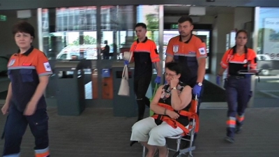 Canicula a înroşit telefoanele la Ambulanţă şi face grea viaţa celor internaţi