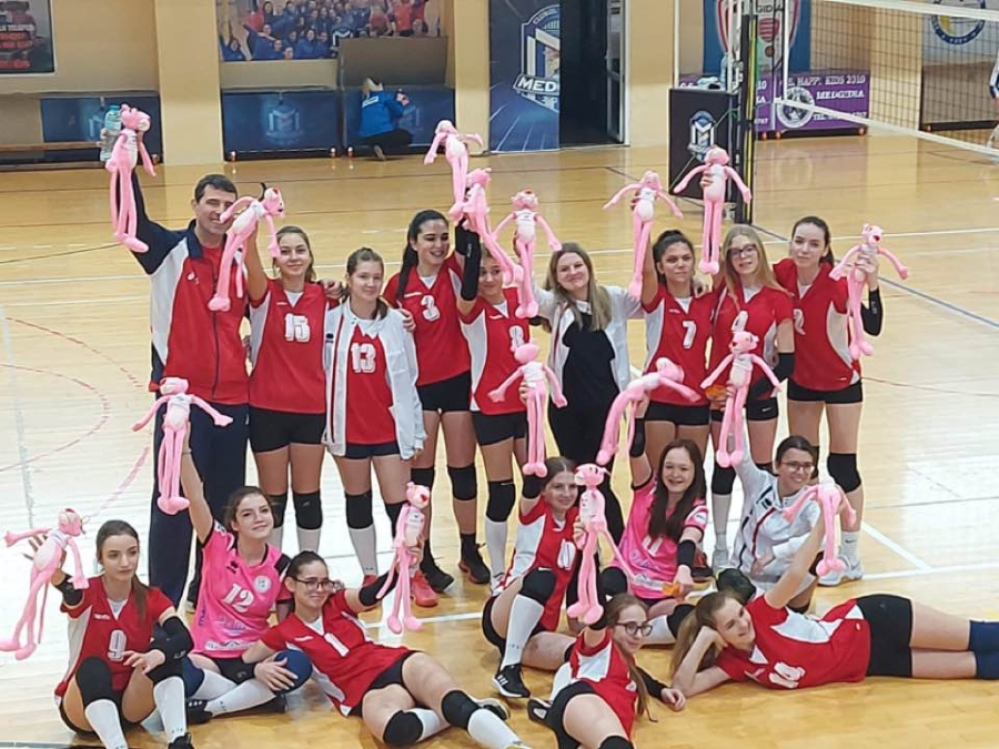 „Panterele roz” s-au calificat en-fanfare la turneul semifinal