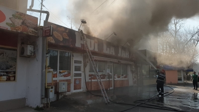 Incendiu PUTERNIC la Pui la Jar (FOTO/VIDEO)