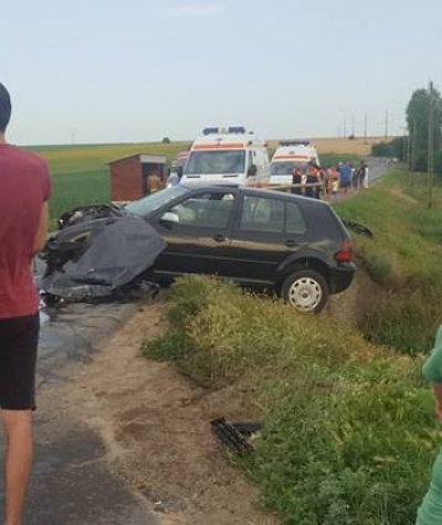 Opt persoane printre care trei copii, victime într-un accident de circulaţie la Schela