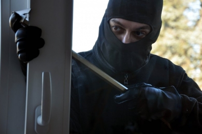 Case sparte, în aceeaşi noapte, de 5 gălăţeni mascaţi