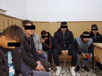 Un posibil conflict violent, pornit de la fete, întrerupt de jandarmii gălăţeni