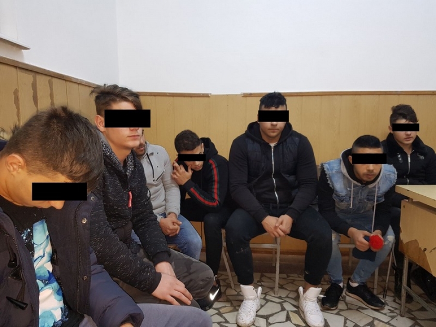 Un posibil conflict violent, pornit de la fete, întrerupt de jandarmii gălăţeni