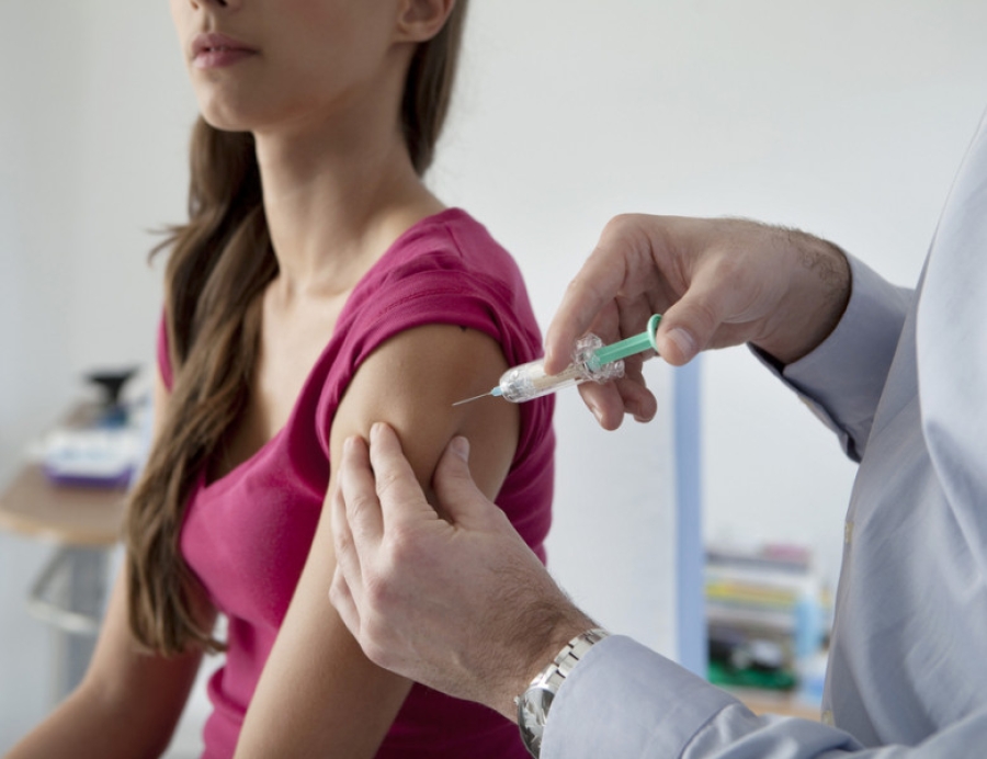 Peste 50.000 de doze de vaccin împotriva HPV, disponibile la medicii de familie şi la DSP