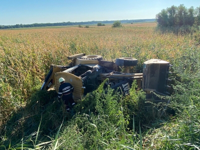 Tulcea: Buldoexcavator răsturnat între localităţile Nufăru şi Victoria