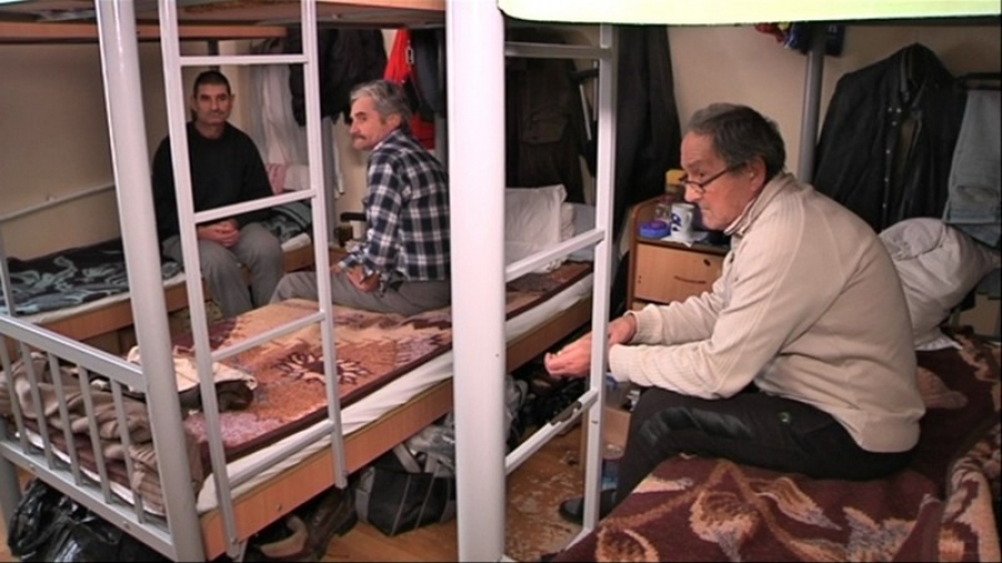 VIDEO: Gerul a umplut până la refuz Centrul pentru Persoane fără Adăpost din Galaţi