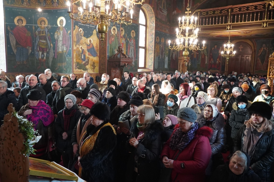 Zi de mare sărbătoare pentru Parohia „Sfinţii Trei Ierarhi” din municipiul Galaţi (FOTO)