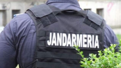Focuri de armă, la Tecuci, trase de jandarmi după ce au fost atacaţi cu toporul