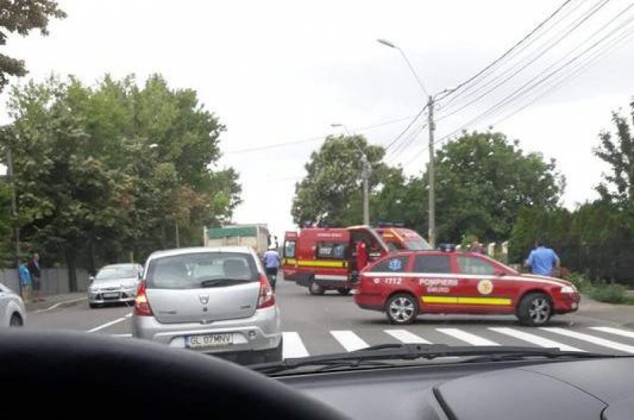 Jandarm lovit de o autoutilitară pe trecerea de pietoni