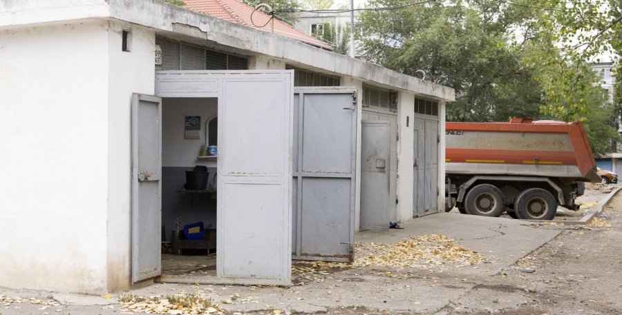 Zeci de garaje desfiinţate în Micro 17 şi Micro 39C