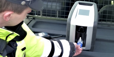 Poliţiştii gălăţeni vor primi nouă aparate de depistare a şoferilor care au consumat droguri