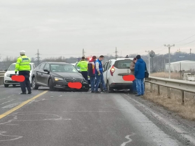 Carambol cu 4 mașini pe digul Galați-Brăila