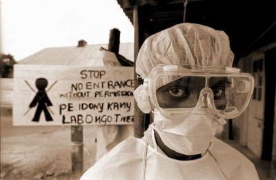 Peste 600 de decese cauzate de virusul Ebola