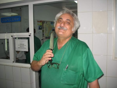 De la medici către Ministerul Sănătăţii: „Daţi-ne mitraliere Uzi, să ne apărăm de pacienţii înarmaţi”