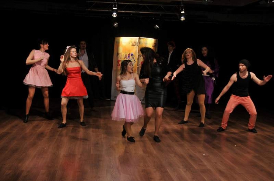 „Hairspray” - spectacol de teatru al studenţilor gălăţeni
