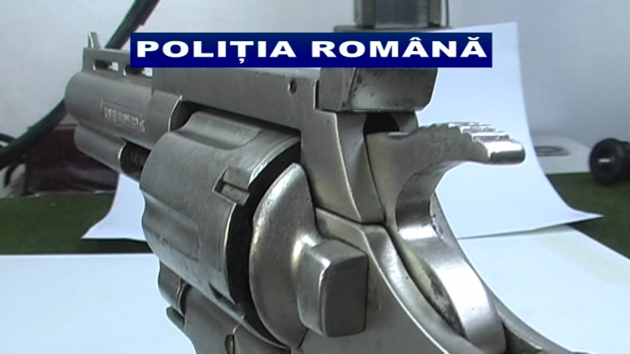 12 percheziţii la deţinătorii ilegali de arme