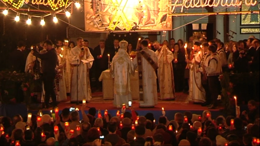 Slujba Învierii de la Catedrala Arhiepiscopală a strâns mii de gălăţeni laolaltă