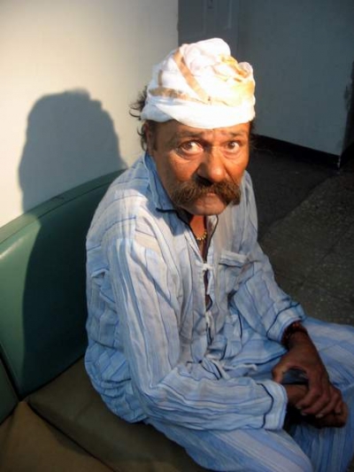Om al străzii tâlhărit, drept pedeapsă, de colegii de breaslă