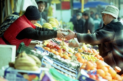 Citricele şi fructele meridionale, gazele şi transportul urban s-au scumpit cel mai mult