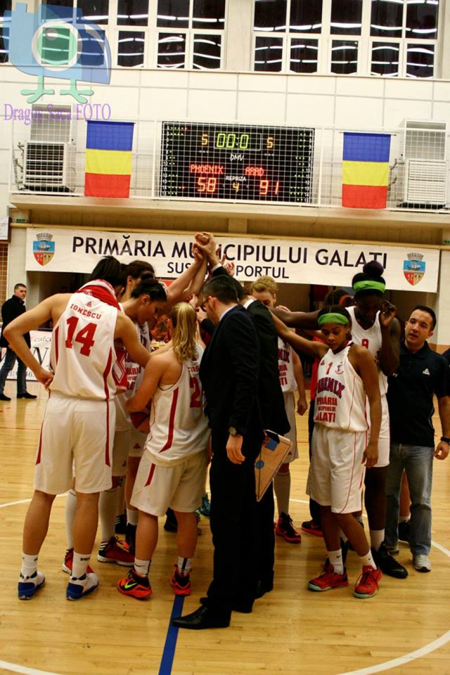 Fetele de la Phoenix U au condus cinci minute vicecampioana