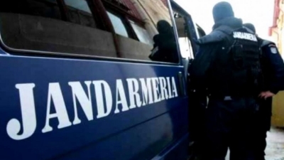 Lovit de către doi soţi, după un incident în trafic