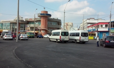 Strigăte, larmă şi alcool la Piaţa Centrală din Galaţi