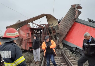 Circulaţia trenurilor deviată pe raza regionalei Galaţi din cauza impactului a două trenuri de marfă