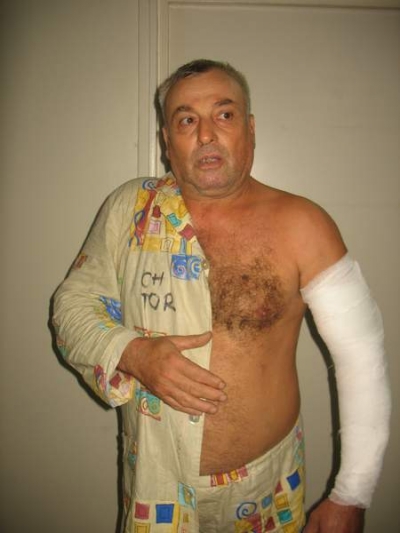 Trei înjunghiaţi de la o palmă de pământ