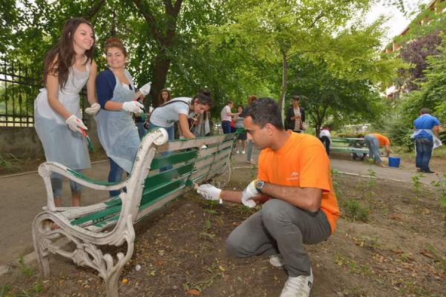 32 de elevi gălăţeni au învăţat cum să realizeze o afacere care să sprijine comunitatea locală