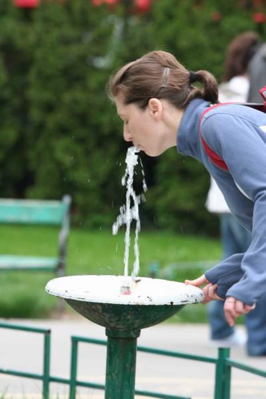 94% dintre români consideră calitatea apei o problemă gravă a ţării
