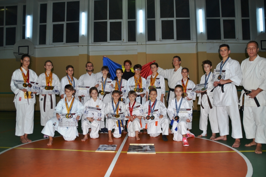 64 de medalii dintre care 23 de aur pentru karateka gălăţeni de la Meikyo, Kodo şi CSM la Mondiale