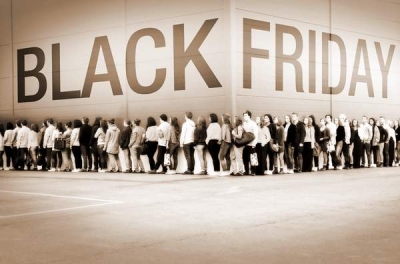 Aproximativ 5 milioane de români au făcut cumpărături de Black Friday