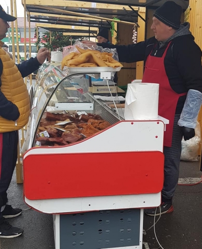 Produse delicioase pentru Sărbători, în pieţele din Galaţi (FOTO)