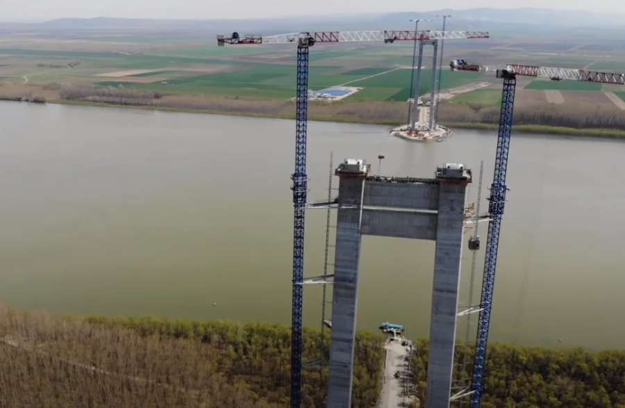 Navigaţia pe Dunăre, închisă 10 zile în zona Podului Suspendat de la Brăila
