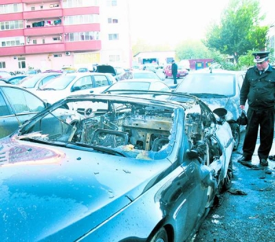 Gelozia sau cearta pe locurile de parcare i-au făcut anul ăsta pe gălăţeni să-şi incendieze maşinile