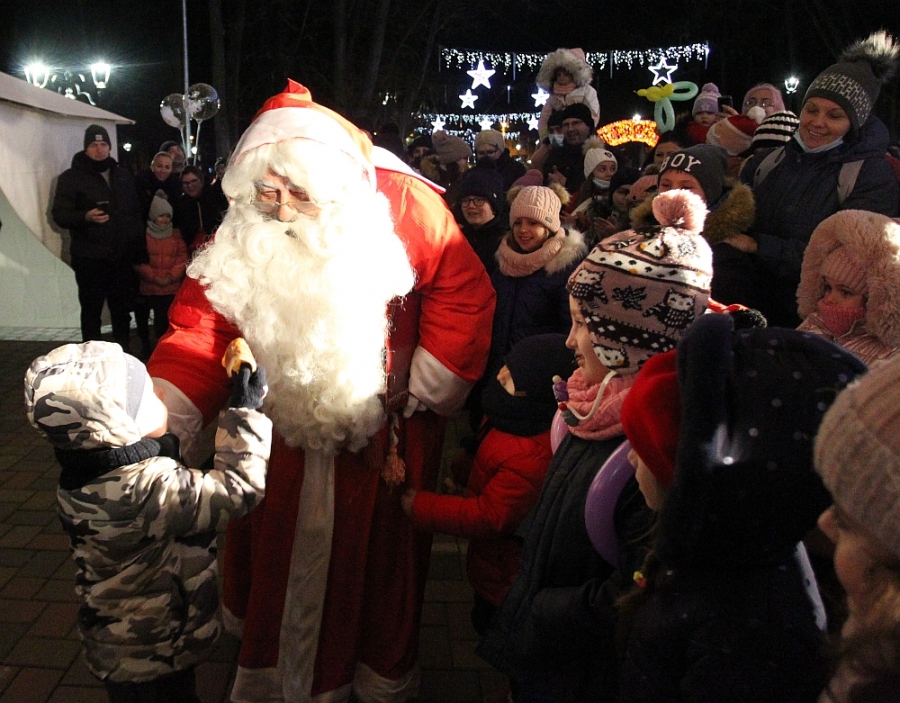 Moş Crăciun a fost în Grădina Publică din Galaţi (FOTO)