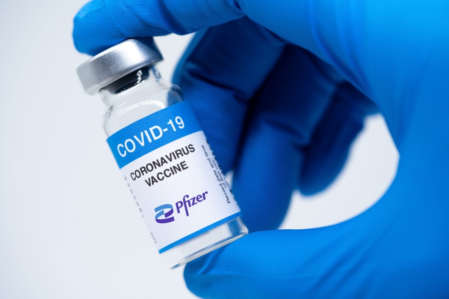 EMA ar putea aproba la toamnă un vaccin Pfizer care ţinteşte sub-variantele Omicron