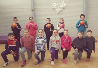Mingi în şcoli - campanie pentru viitorii campioni ai handbalului românesc