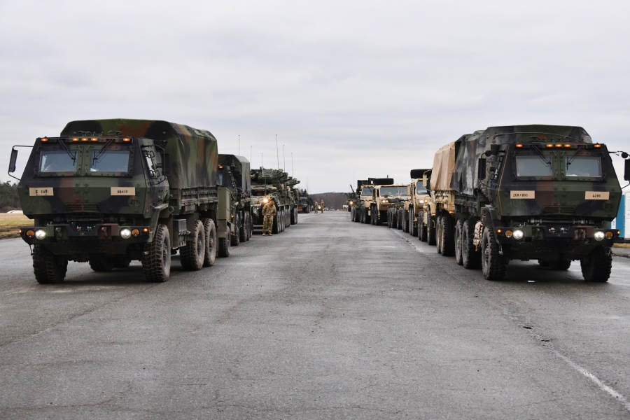 Galaţi: Convoaie militare cu tehnică de luptă, în drum spre Smârdan