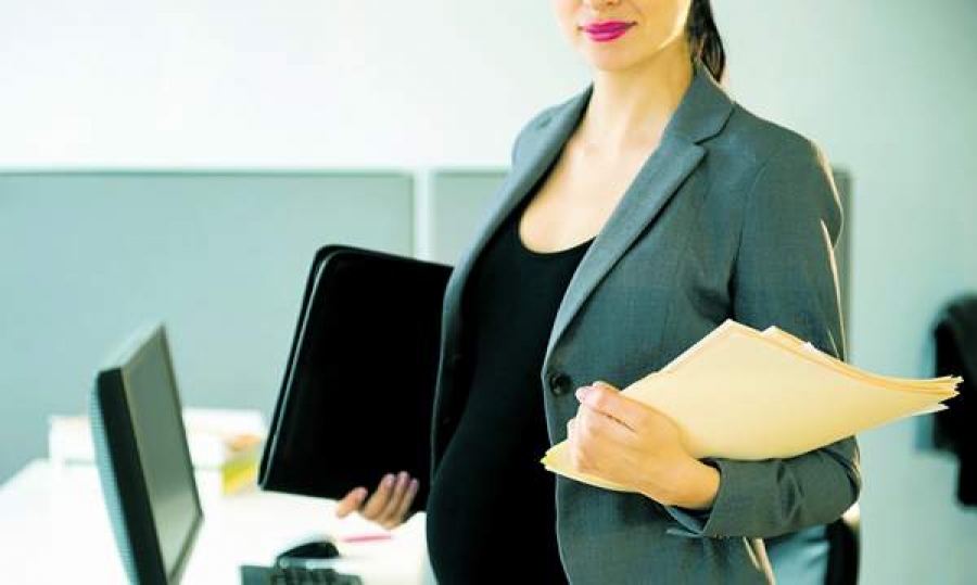 Femeile care lucrează mai mult de 40 de ore pe săptămână rămân însărcinate mai greu