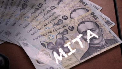 Au vrut să mituiască poliţiştii, dar au ajuns după gratii