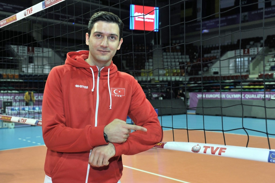 Ferhat Akbaş este noul antrenor al echipei feminine de volei CSM Bucureşti