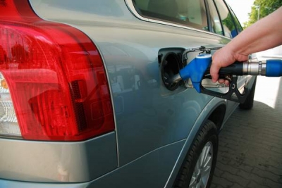 România este printre ţările cu cea mai scumpă benzină din lume