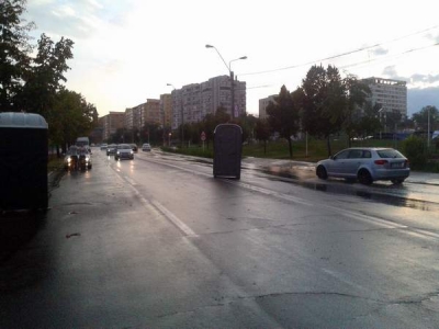 Toalete ecologice, măturate sâmbătă seara de furtună