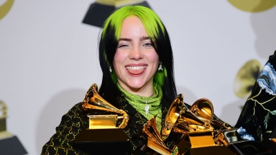 Hit-ul ''bad guy'' al cântăreţei Billie Eilish, cel mai bine vândut single din 2019