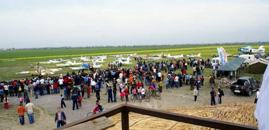 Miting aerian la Vădeni