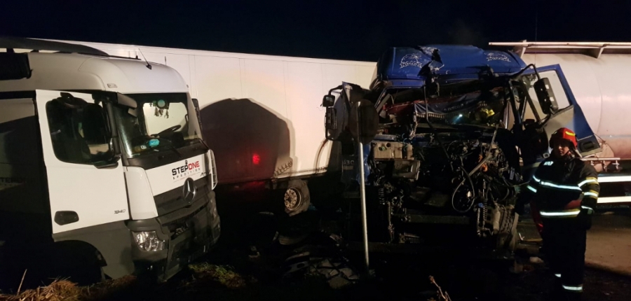 Accident cumplit în Neamţ provocat de un şofer de TIR din Galaţi rămas fără frâne