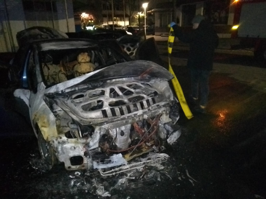 Maşini incendiate intenţionat la Brăila