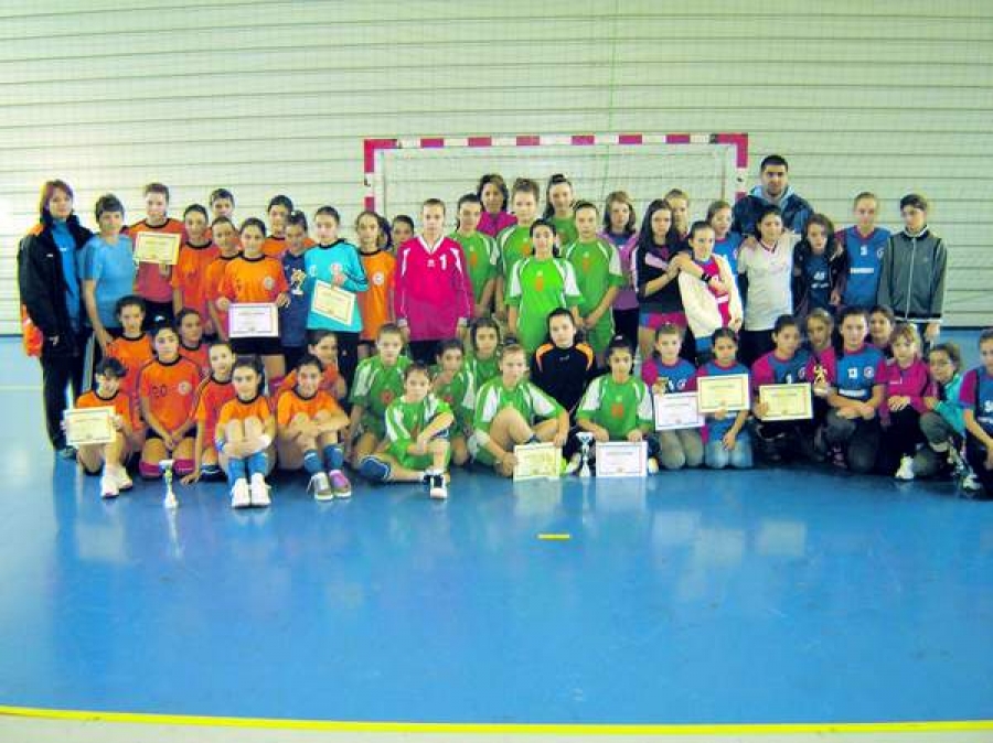 Micuţele handbaliste de la Handbal Art şi Danubius s-au clasat pe podium