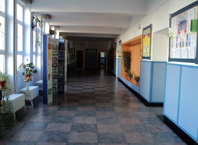 Un operator IT dintr-o secţie de votare şi-a spart capul la baie